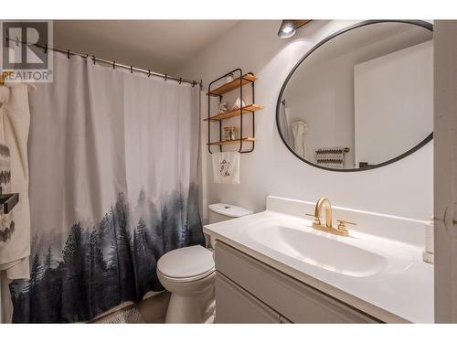 559 Johnson Crescent, Oliver, BC - Indoor Photo Showing Bathroom