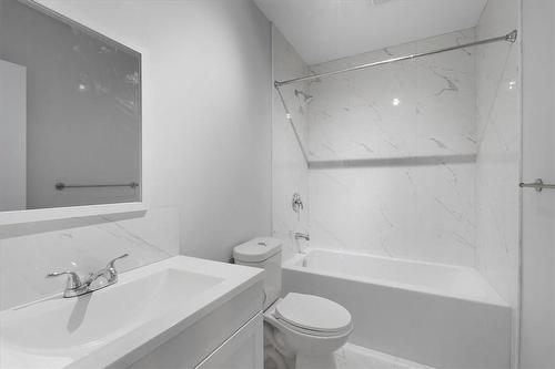 151 Britannia Avenue, Hamilton, ON - Indoor Photo Showing Bathroom