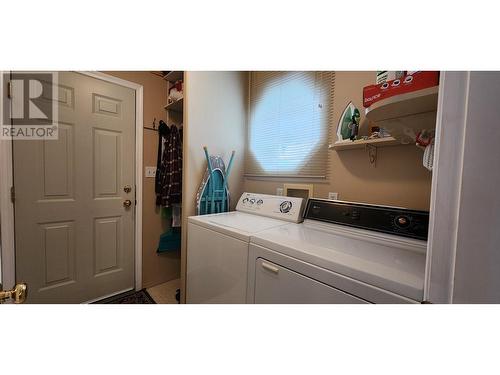 7501 Devito  Drive, Trail, BC - Indoor Photo Showing Laundry Room