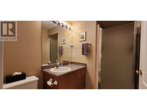 7501 Devito  Drive, Trail, BC - Indoor Photo Showing Bathroom