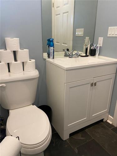 3 Albemarle Street, Hamilton, ON - Indoor Photo Showing Bathroom