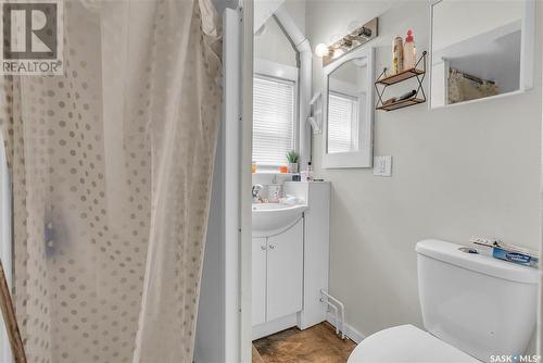 931 7Th Avenue N, Saskatoon, SK - Indoor Photo Showing Bathroom