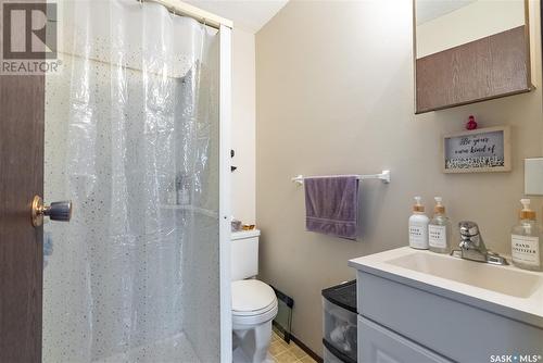 931 7Th Avenue N, Saskatoon, SK - Indoor Photo Showing Bathroom