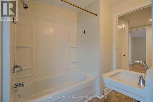 352 Macdonnell Street, Kingston, ON - Indoor Photo Showing Bathroom