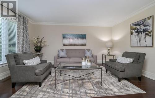 2242 Rosegate Drive, Mississauga, ON - Indoor Photo Showing Living Room