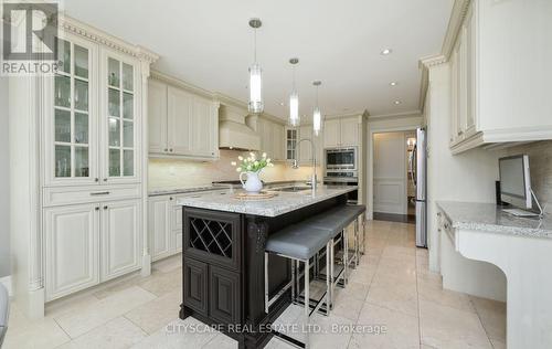 2242 Rosegate Drive, Mississauga, ON - Indoor Photo Showing Kitchen With Upgraded Kitchen