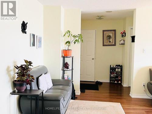 2001 - 30 Malta Avenue, Brampton, ON - Indoor Photo Showing Living Room