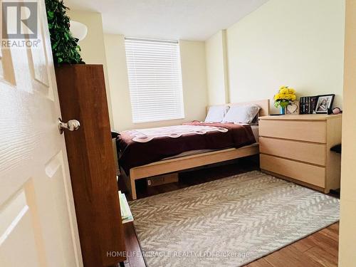 2001 - 30 Malta Avenue, Brampton, ON - Indoor Photo Showing Bedroom