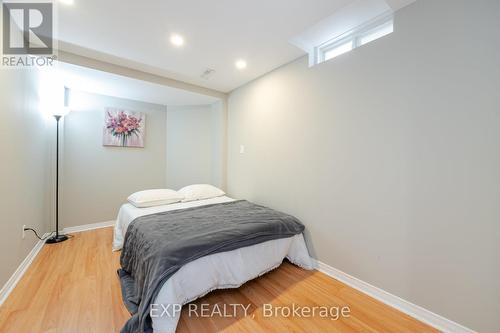 5866 Blue Spruce Avenue, Burlington, ON - Indoor Photo Showing Bedroom