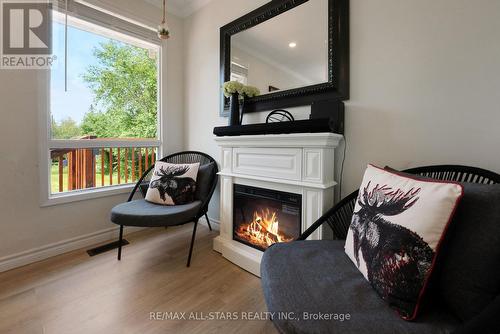 43 Sturgeon Glen Road, Kawartha Lakes, ON - Indoor With Fireplace