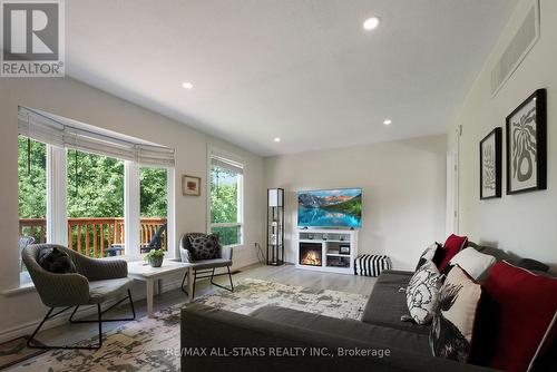 43 Sturgeon Glen Road, Kawartha Lakes, ON - Indoor Photo Showing Living Room