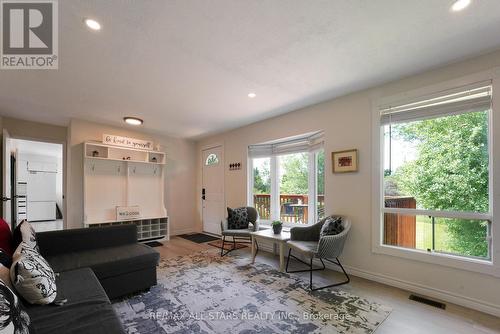 43 Sturgeon Glen Road, Kawartha Lakes, ON - Indoor Photo Showing Living Room