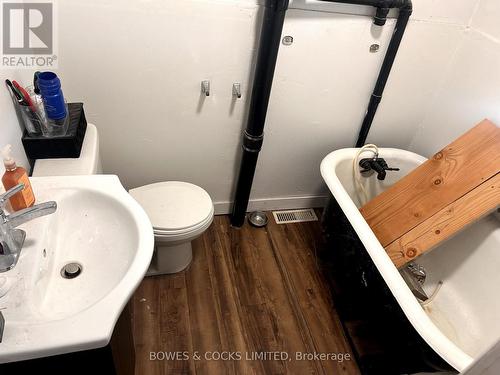 1049 High Street, Peterborough, ON - Indoor Photo Showing Bathroom