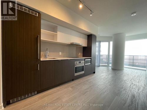 4809 - 55 Cooper Street, Toronto, ON - Indoor Photo Showing Kitchen