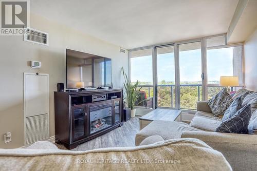 611 - 2 Westney Road N, Ajax, ON - Indoor Photo Showing Living Room