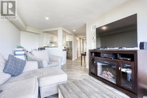 611 - 2 Westney Road N, Ajax, ON - Indoor Photo Showing Living Room