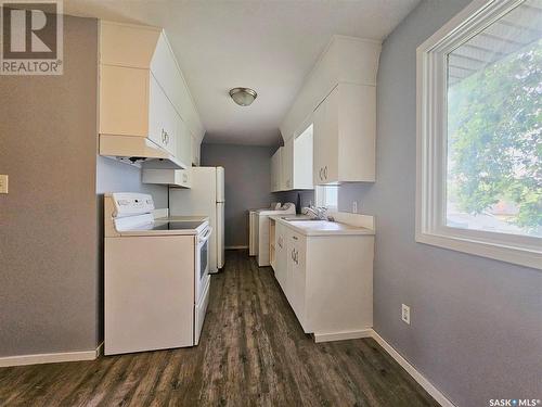 1711 102Nd Street, North Battleford, SK - Indoor Photo Showing Laundry Room