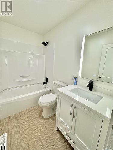 723 22Nd Street E, Prince Albert, SK - Indoor Photo Showing Bathroom