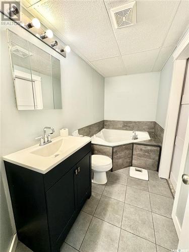 723 22Nd Street E, Prince Albert, SK - Indoor Photo Showing Bathroom