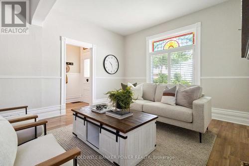 127 Mamelon Street, London, ON - Indoor Photo Showing Living Room