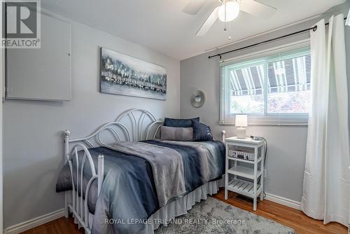 247 Delta Place, London, ON - Indoor Photo Showing Bedroom