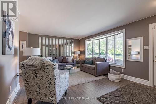 247 Delta Place, London, ON - Indoor Photo Showing Living Room