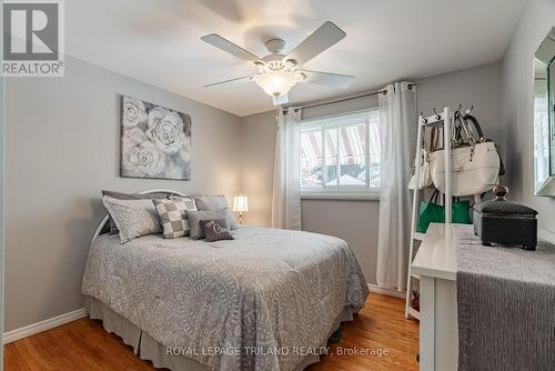 247 Delta Place, London, ON - Indoor Photo Showing Bedroom