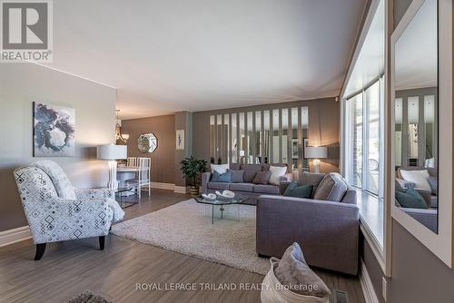 247 Delta Place, London, ON - Indoor Photo Showing Living Room