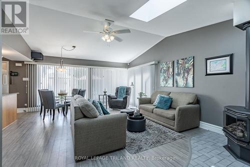247 Delta Place, London, ON - Indoor Photo Showing Living Room