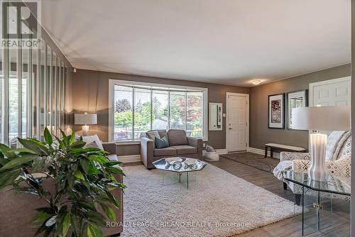 247 Delta Place, London, ON - Indoor Photo Showing Living Room