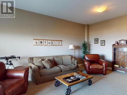 4363 Ontario Ave, Powell River, BC - Indoor Photo Showing Living Room