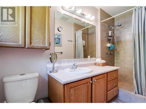 1175 Toovey Road, Kelowna, BC - Indoor Photo Showing Bathroom