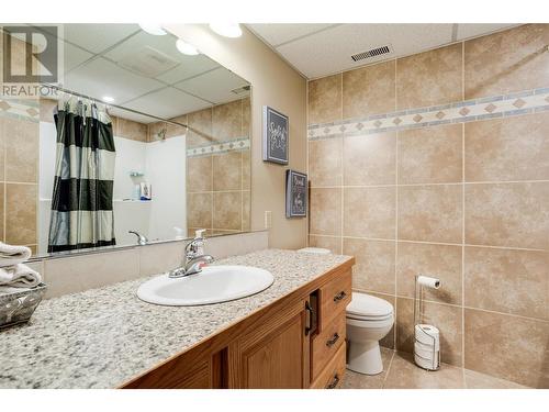 1175 Toovey Road, Kelowna, BC - Indoor Photo Showing Bathroom