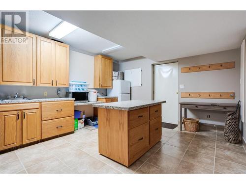 1175 Toovey Road, Kelowna, BC - Indoor Photo Showing Kitchen