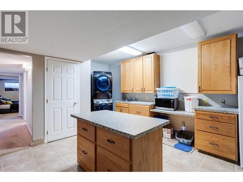 1175 Toovey Road, Kelowna, BC - Indoor Photo Showing Kitchen