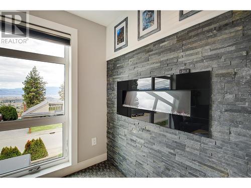 1175 Toovey Road, Kelowna, BC - Indoor With Fireplace