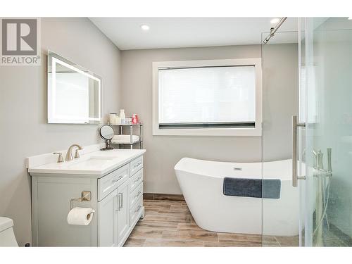 1175 Toovey Road, Kelowna, BC - Indoor Photo Showing Bathroom