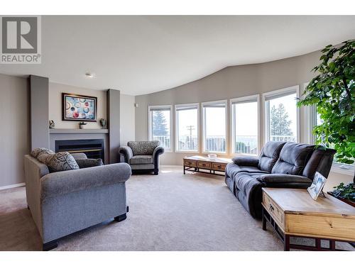 1175 Toovey Road, Kelowna, BC - Indoor Photo Showing Living Room With Fireplace