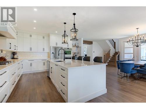 1628 Carnegie Street, Kelowna, BC - Indoor Photo Showing Kitchen With Upgraded Kitchen