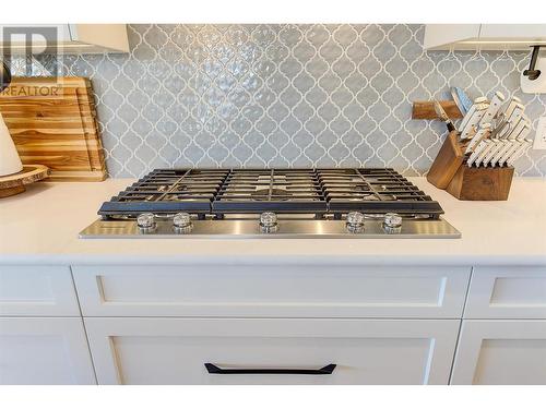 1628 Carnegie Street, Kelowna, BC - Indoor Photo Showing Kitchen With Double Sink With Upgraded Kitchen