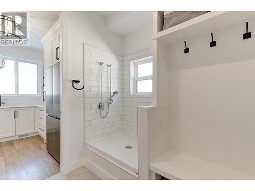 1628 Carnegie Street, Kelowna, BC - Indoor Photo Showing Bathroom