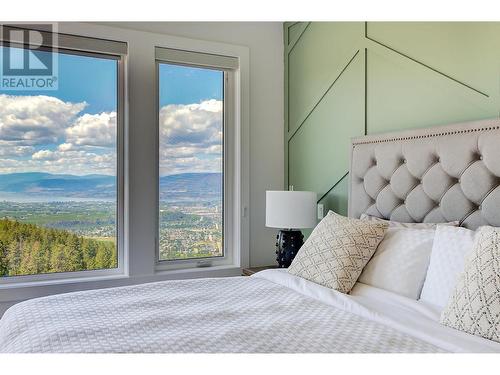 1628 Carnegie Street, Kelowna, BC - Indoor Photo Showing Bedroom