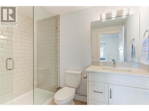 1628 Carnegie Street, Kelowna, BC - Indoor Photo Showing Bathroom