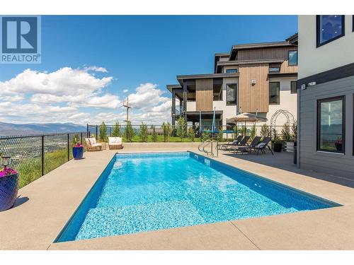 1628 Carnegie Street, Kelowna, BC - Outdoor With In Ground Pool