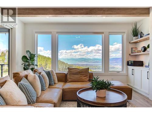 1628 Carnegie Street, Kelowna, BC - Indoor Photo Showing Living Room With Fireplace