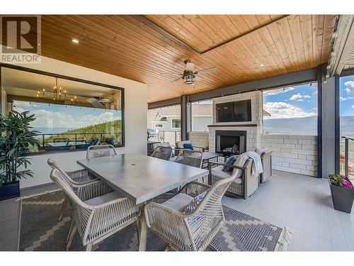 1628 Carnegie Street, Kelowna, BC - Indoor Photo Showing Living Room With Fireplace