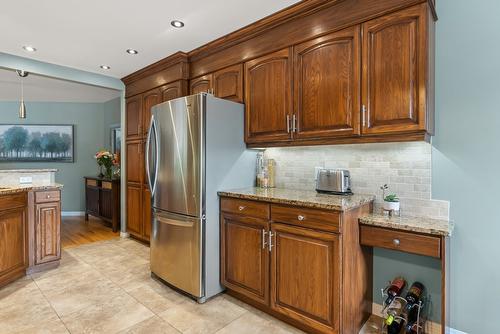 7-1645 Ufton Court, Kelowna, BC - Indoor Photo Showing Kitchen