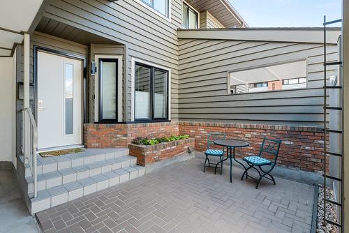 7-1645 Ufton Court, Kelowna, BC - Outdoor