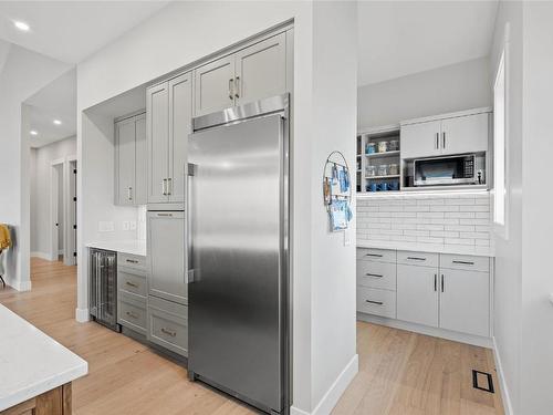 1562 Antler Court, Kelowna, BC - Indoor Photo Showing Kitchen