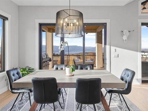 1562 Antler Court, Kelowna, BC - Indoor Photo Showing Dining Room